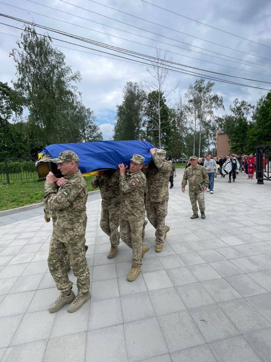 У Чернівцях попрощалися із загиблим військовим Євгенієм Григорашовим У Чернівцях попрощалися із загиблим військовим Євгенієм Григорашовим