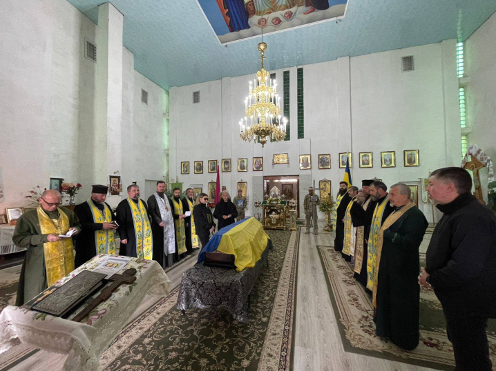 У Чернівцях попрощалися із загиблим військовим Євгенієм Григорашовим У Чернівцях попрощалися із загиблим військовим Євгенієм Григорашовим