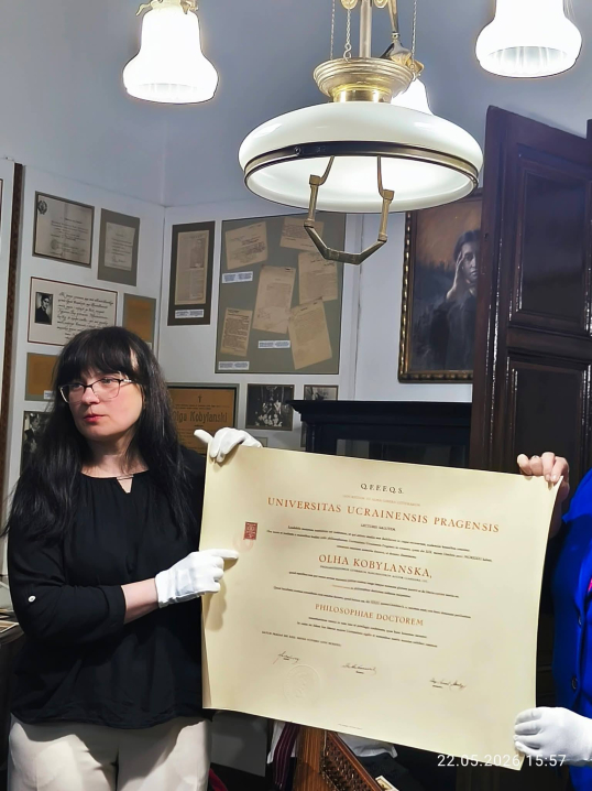 У Чернівцях ексклюзивно презентували диплом Доктора філософії Ольги Кобилянської У Чернівцях ексклюзивно презентували диплом Доктора філософії Ольги Кобилянської