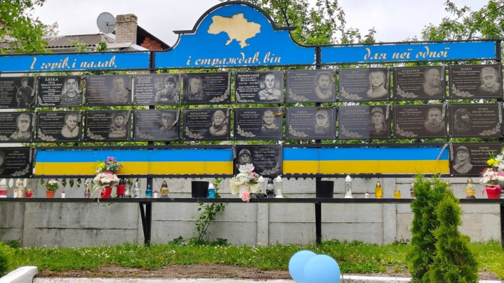 У Глибоцькому ліцеї відкрили меморіальну дошку Героєві Сергію Пенюку