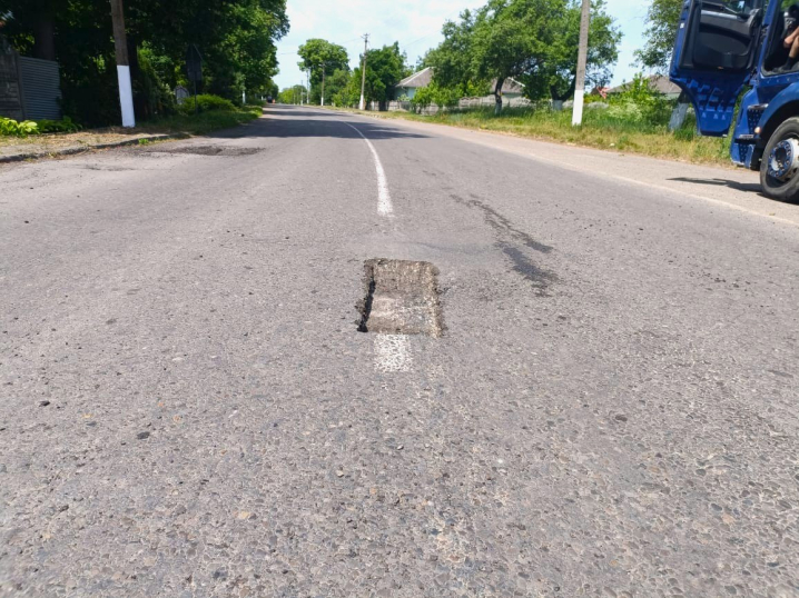 У Чернівецькій області латають ями на важливих автошляхах У Чернівецькій області латають ями на важливих автошляхах