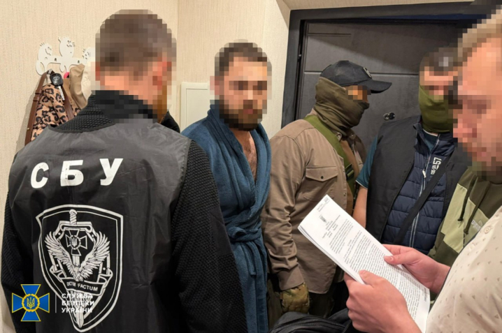 На Буковині СБУ ліквідувала канал незаконного переправлення чоловіків за кордон: затримано правоохоронців На Буковині СБУ ліквідувала канал незаконного переправлення чоловіків за кордон: затримано правоохоронців