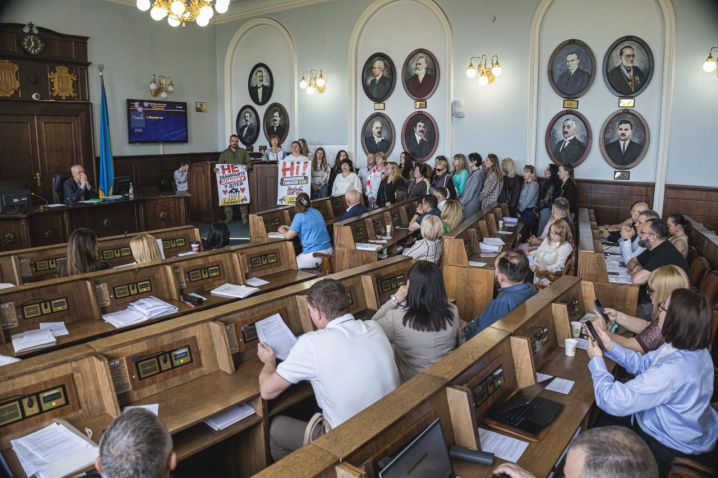 Фоторепортаж із травневого засідання сесії Чернівецької міської ради Фоторепортаж із травневого засідання сесії Чернівецької міської ради