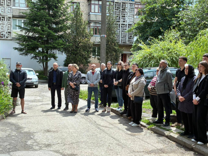 На честь загиблого захисника Сергія Шутовського у Чернівцях встановили пам'ятну дошку