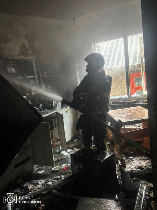 У Чернівцях жінка згоріла у будинку, який умисно підпалили невідомі
