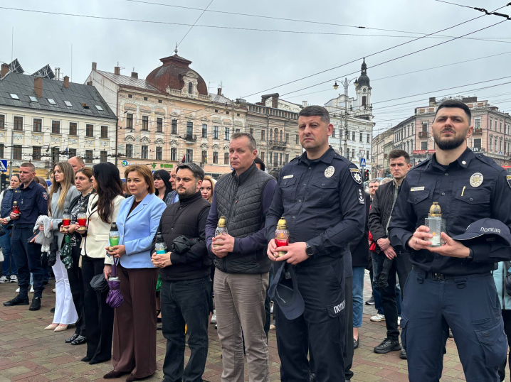 У Чернівцях вшанували пам’ять дітей, чиї життя безжально обірвала збройна агресія Росії