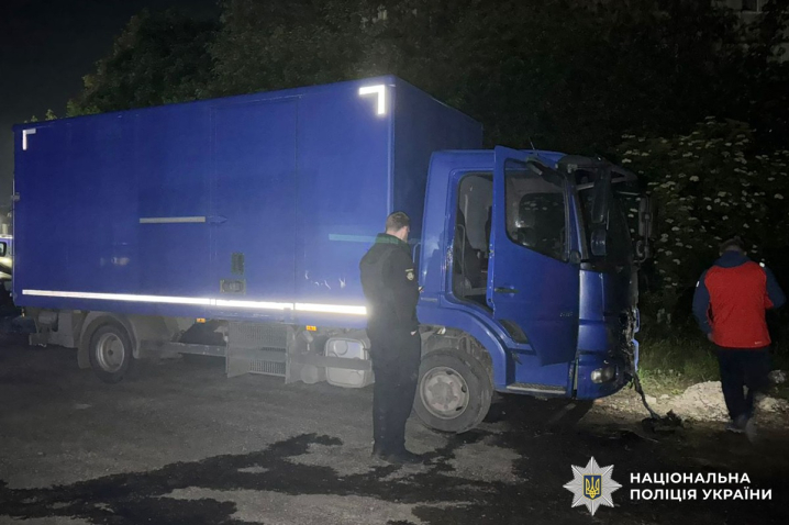 У Чернівцях підліток за гроші підпалив дві вантажівки