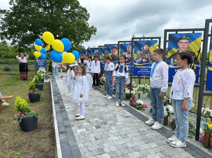 На Буковині відкрили Алею Слави на честь Героїв, які загинули у боротьбі за незалежність