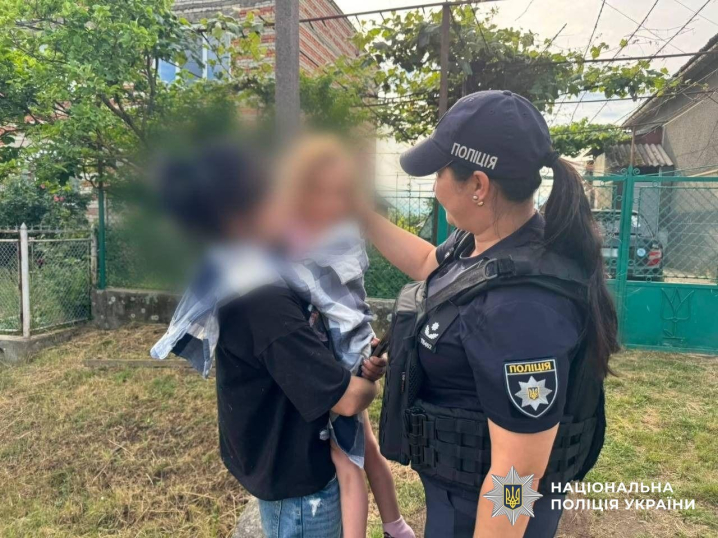 В Ужгороді озброєний чоловік забарикадувався в будинку та утримував дружину з 5-річною донькою В Ужгороді озброєний чоловік забарикадувався в будинку та утримував дружину з 5-річною донькою