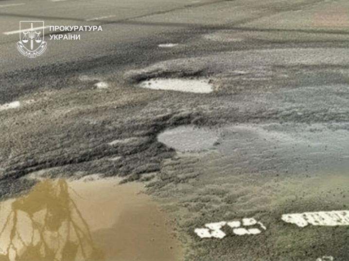 У Чернівцях прокуратура виявила крадіжку 238 тонн асфальту на ремонті вулиці Хотинської У Чернівцях прокуратура виявила крадіжку 238 тонн асфальту на ремонті вулиці Хотинської