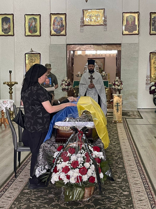 Чернівці провели в останній шлях Героя Максима Мухарського Чернівці провели в останній шлях Героя Максима Мухарського