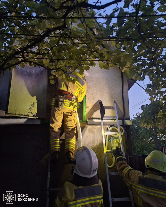На Буковині під час пожежі у будинку загинув 57-річний чоловік На Буковині під час пожежі у будинку загинув 57-річний чоловік