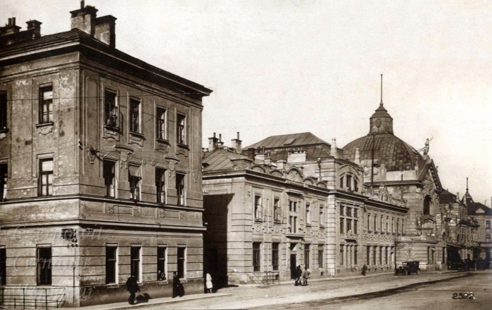 Відомий краєзнавець розмістив у відкритому доступі 3400 фото старих Чернівців