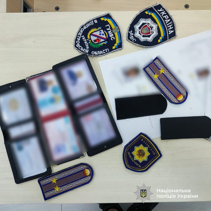 Виманювали гроші через діпфейки: у Чернівцях перед судом постануть учасники кол-центру Виманювали гроші через діпфейки: у Чернівцях перед судом постануть учасники кол-центру