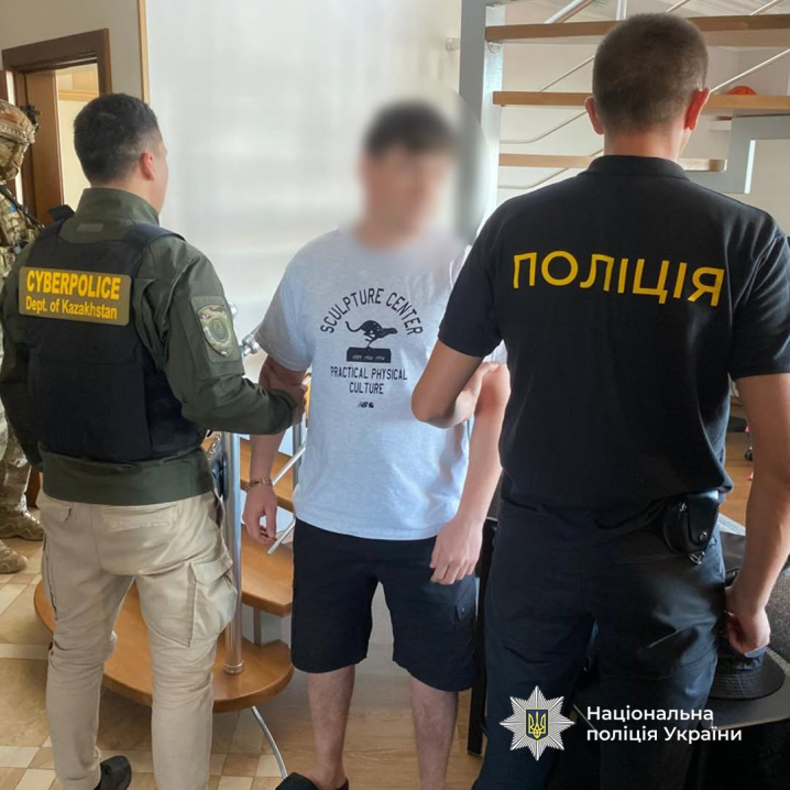 Виманювали гроші через діпфейки: у Чернівцях перед судом постануть учасники кол-центру Виманювали гроші через діпфейки: у Чернівцях перед судом постануть учасники кол-центру