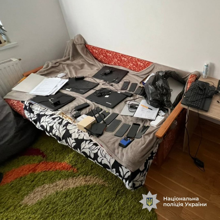 Виманювали гроші через діпфейки: у Чернівцях перед судом постануть учасники кол-центру Виманювали гроші через діпфейки: у Чернівцях перед судом постануть учасники кол-центру