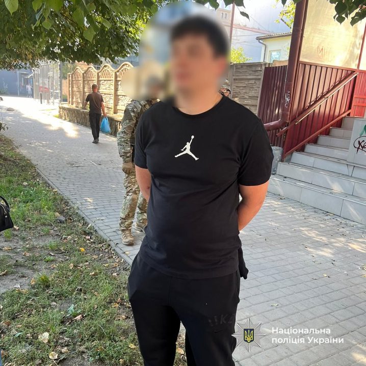 Виманювали гроші через діпфейки: у Чернівцях перед судом постануть учасники кол-центру Виманювали гроші через діпфейки: у Чернівцях перед судом постануть учасники кол-центру