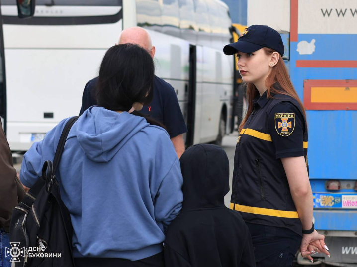 Буковинські рятувальники відкрили пункт незламності на кордоні