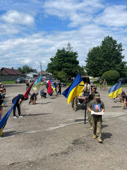 Чернівці провели в останній шлях підполковника Андрія Рємізова Чернівці провели в останній шлях підполковника Андрія Рємізова