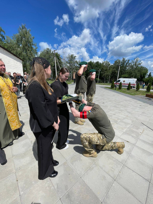 Чернівці провели в останній шлях підполковника Андрія Рємізова Чернівці провели в останній шлях підполковника Андрія Рємізова