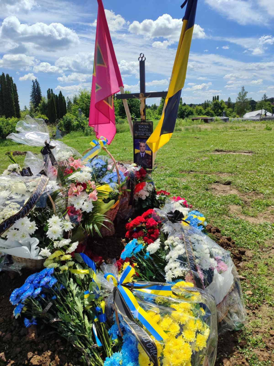 Чернівці провели в останній шлях підполковника Андрія Рємізова Чернівці провели в останній шлях підполковника Андрія Рємізова