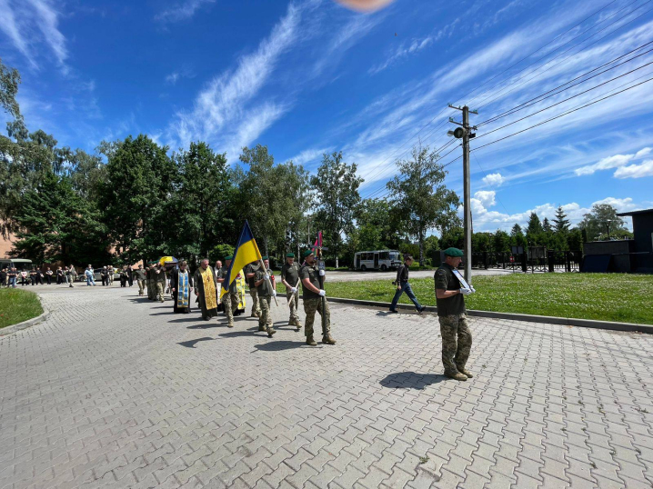 Чернівці провели в останній шлях підполковника Андрія Рємізова Чернівці провели в останній шлях підполковника Андрія Рємізова