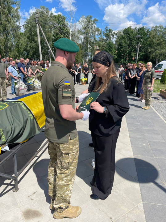 Чернівці провели в останній шлях підполковника Андрія Рємізова Чернівці провели в останній шлях підполковника Андрія Рємізова