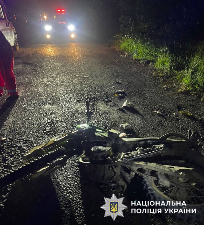 У Сторожинецькій громаді водій мотоцикла врілався в автівку У Сторожинецькій громаді водій мотоцикла врілався в автівку