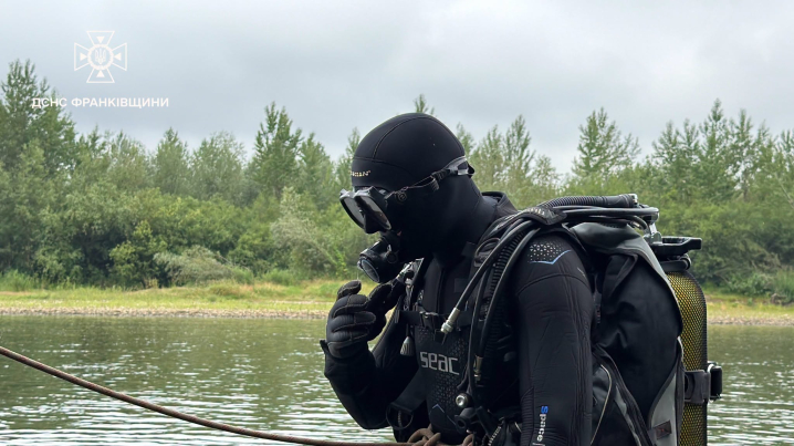 Рятувальники витягнули з Дністра тіло зниклого 13-річного хлопця