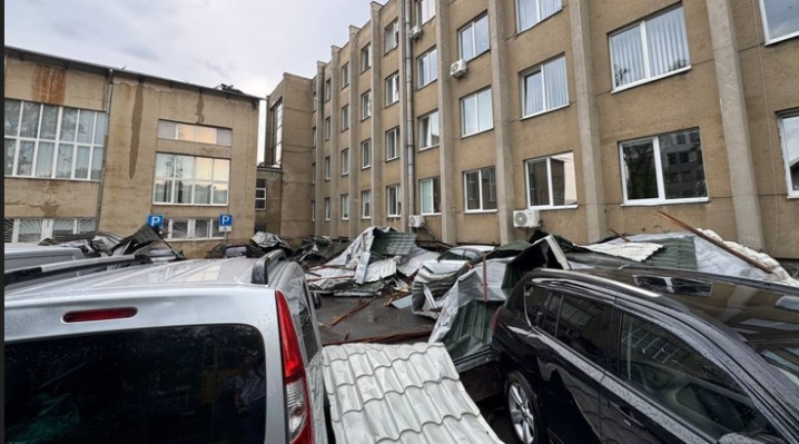 Львів затопило після зливи: негода йде на Чернівці