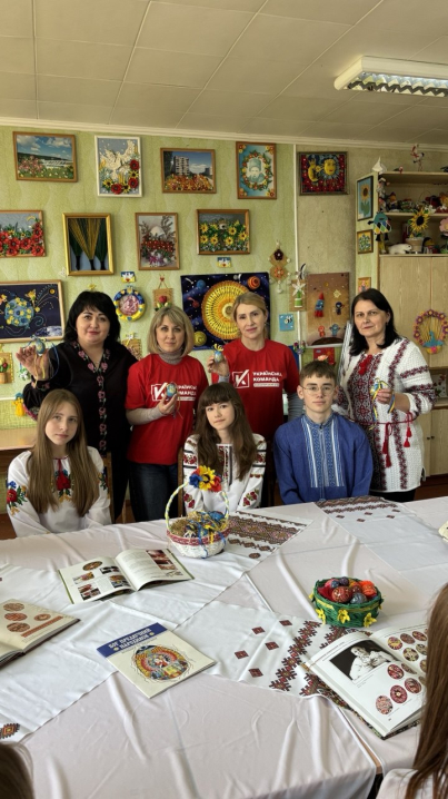 У Новодністровську волонтери "Української команди" провели краєзнавчу годину про Великодні традиції українського народу