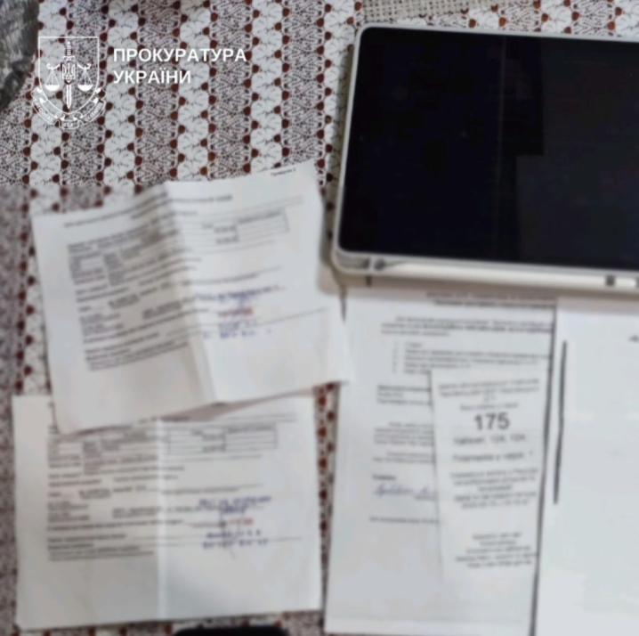 На Буковині викрили схему ввезення авто під виглядом гуманітарної допомоги на понад 4,2 млн грн На Буковині викрили схему ввезення авто під виглядом гуманітарної допомоги на понад 4,2 млн грн