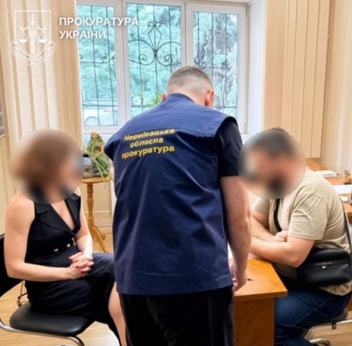 На Буковині викрили схему ввезення авто під виглядом гуманітарної допомоги на понад 4,2 млн грн На Буковині викрили схему ввезення авто під виглядом гуманітарної допомоги на понад 4,2 млн грн