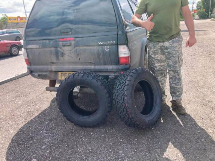 Чотири дні в дорозі та понад 3 тисячі кілометрів: волонтери зі Сторожинця відвезли допомогу на схід Чотири дні в дорозі та понад 3 тисячі кілометрів: волонтери зі Сторожинця відвезли допомогу на схід