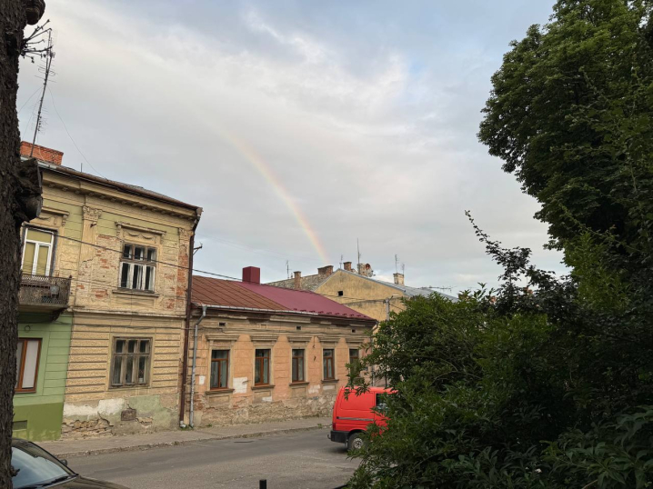 Надвечір у Чернівцях з‘явилась веселка
