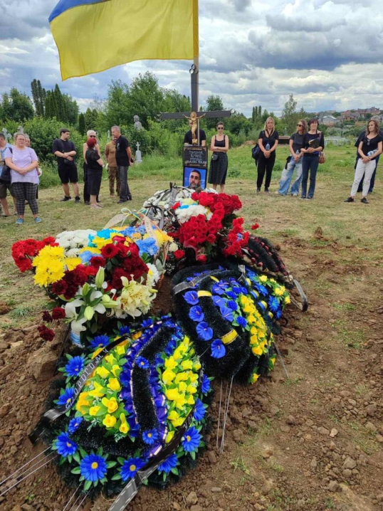 Чернівці провели в останній шлях Героя Віталія Горобчука Чернівці провели в останній шлях Героя Віталія Горобчука