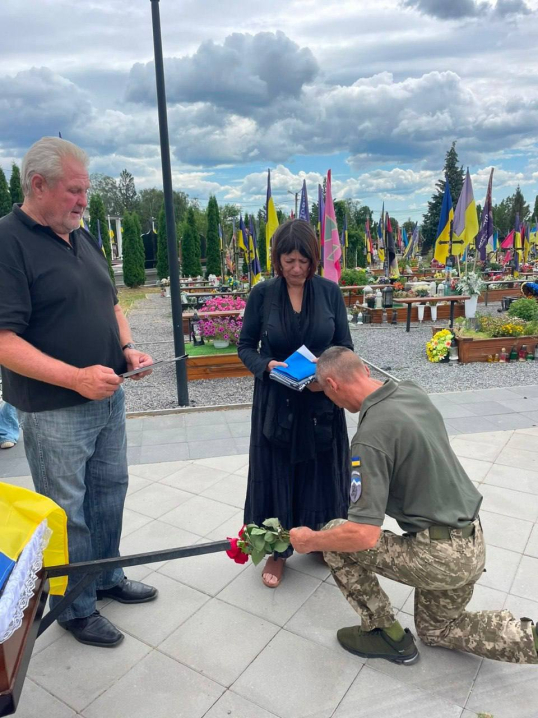Чернівці провели в останній шлях Героя Віталія Горобчука Чернівці провели в останній шлях Героя Віталія Горобчука