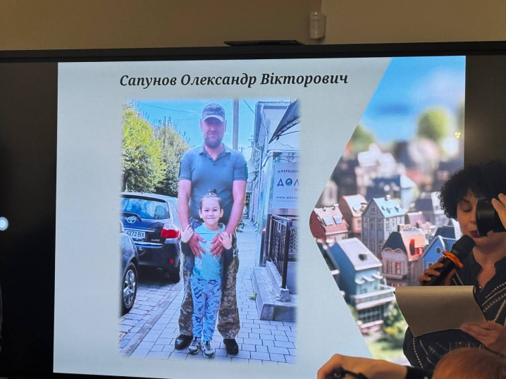 У Чернівцях вручили сертифікати на житло ветеранам та членам родин полеглих Героїв