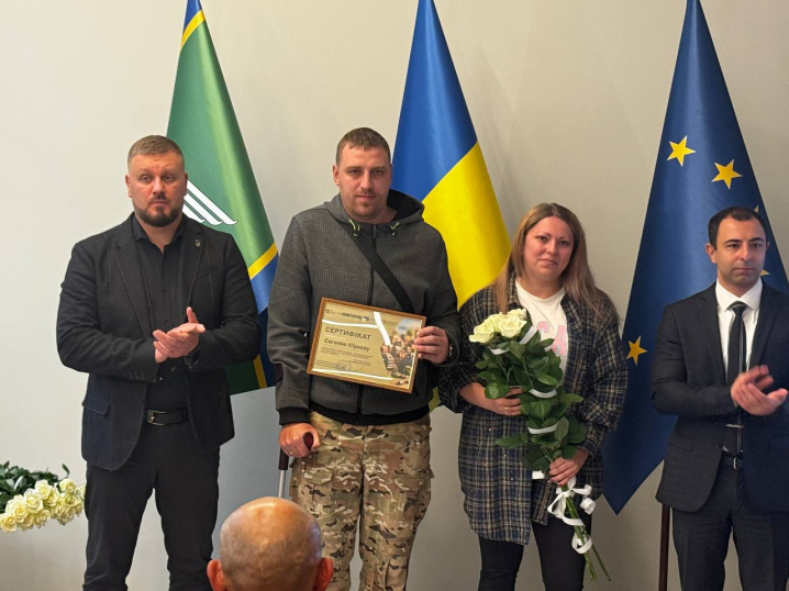 У Чернівцях вручили сертифікати на житло ветеранам та членам родин полеглих Героїв