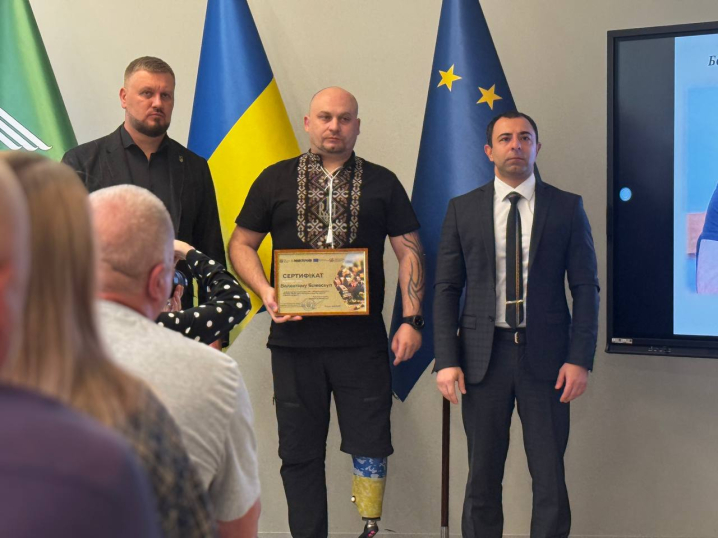У Чернівцях вручили сертифікати на житло ветеранам та членам родин полеглих Героїв