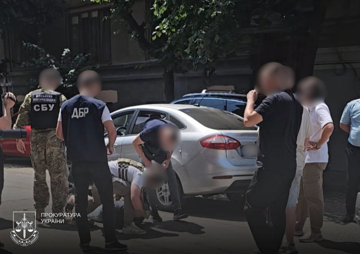 На Буковині правоохоронця підозрюють в організації незаконного виїзду до Румунії На Буковині правоохоронця підозрюють в організації незаконного виїзду до Румунії