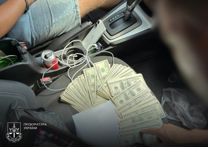 На Буковині правоохоронця підозрюють в організації незаконного виїзду до Румунії На Буковині правоохоронця підозрюють в організації незаконного виїзду до Румунії