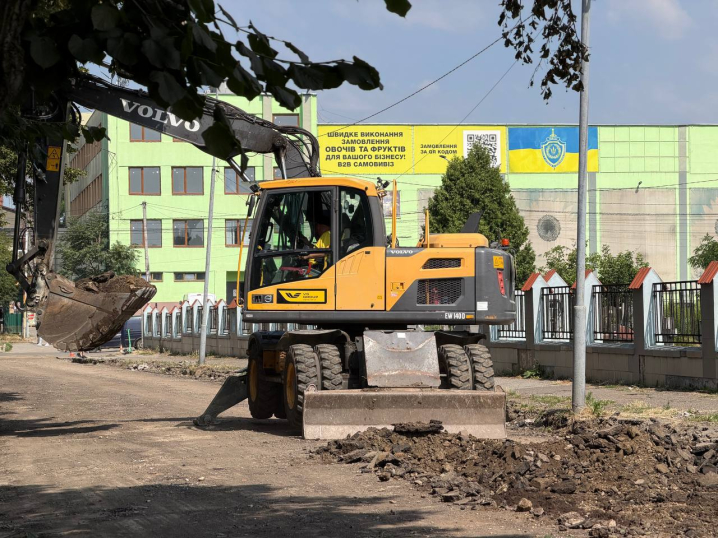 У Чернівцях ремонтують вулицю Кишинівську: старий асфальт уже зняли У Чернівцях ремонтують вулицю Кишинівську: старий асфальт уже зняли