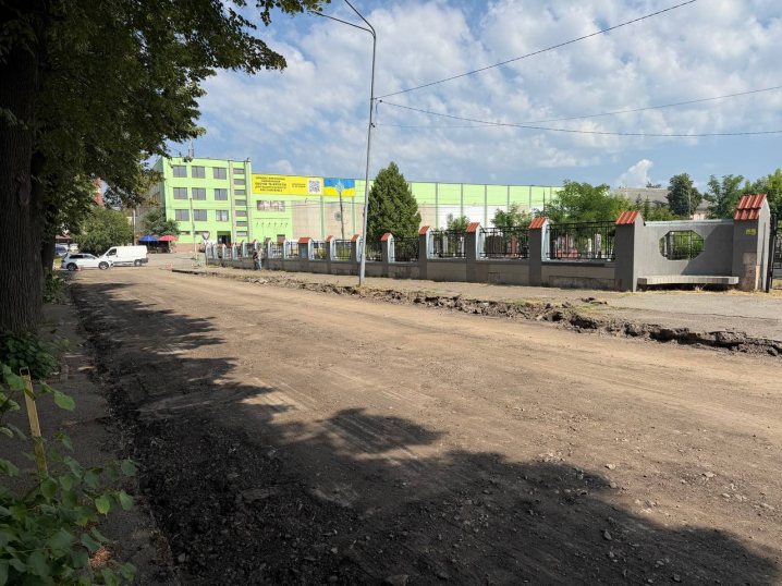 У Чернівцях ремонтують вулицю Кишинівську: старий асфальт уже зняли У Чернівцях ремонтують вулицю Кишинівську: старий асфальт уже зняли