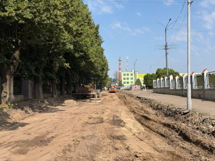 У Чернівцях ремонтують вулицю Кишинівську: старий асфальт уже зняли У Чернівцях ремонтують вулицю Кишинівську: старий асфальт уже зняли