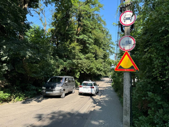 На Конституційній у Чернівцях готують капремонт через просідання дороги На Конституційній у Чернівцях готують капремонт через просідання дороги