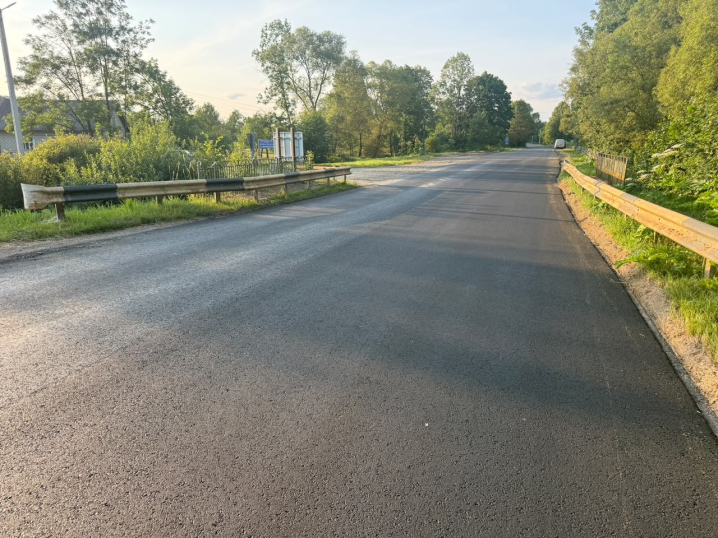 На Буковині оновили покриття на семи мостах На Буковині оновили покриття на семи мостах