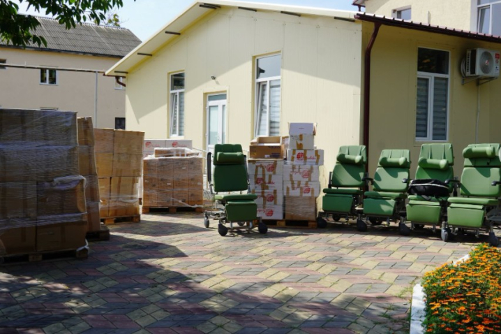 Хотинська багатопрофільна лікарня отримала важливу гумдопомогу від магістрату Відня