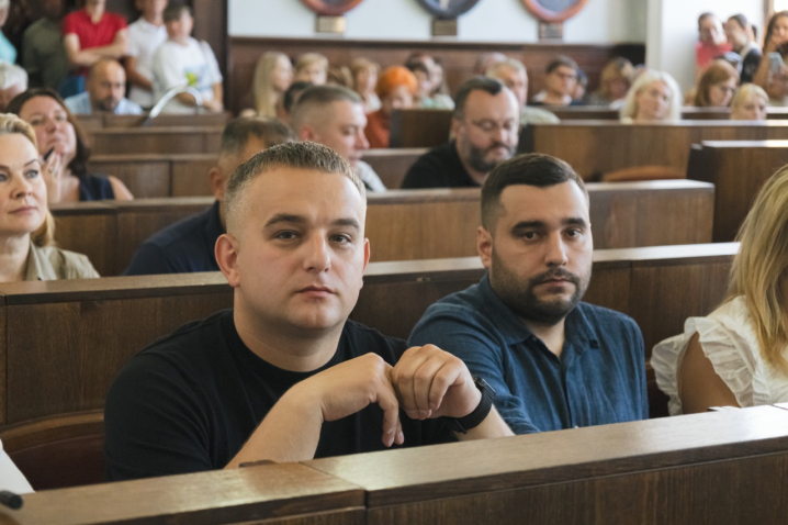 Фоторепортаж з чергової сесії Чернівецької міської ради