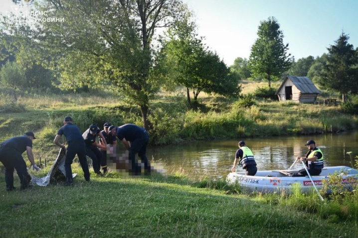 У ставку на Буковині втопилося двоє чоловіків, 8-річну дівчинку врятували У ставку на Буковині втопилося двоє чоловіків, 8-річну дівчинку врятували